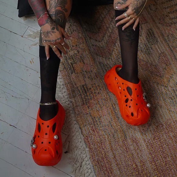 CROCS CAGED CLOG Red platform Clogs in size 7 - Picture 9 of 16